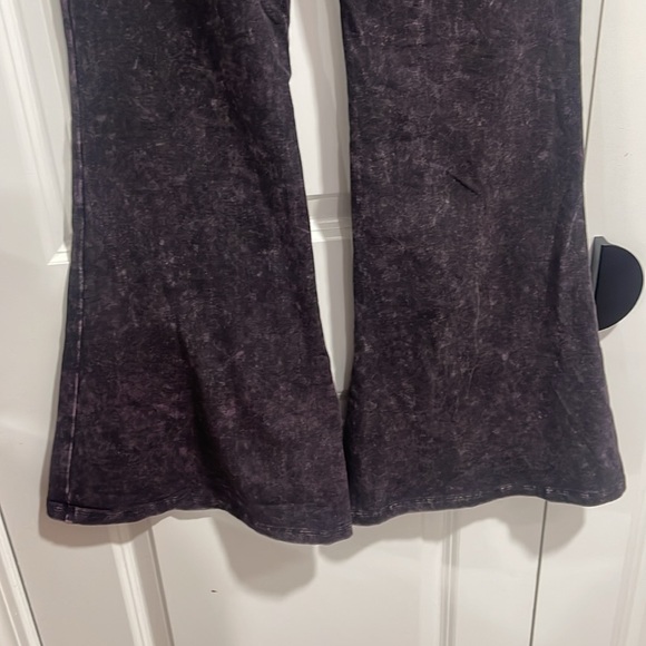 Extra high waist, mineral wash flares. - Picture 5 of 6